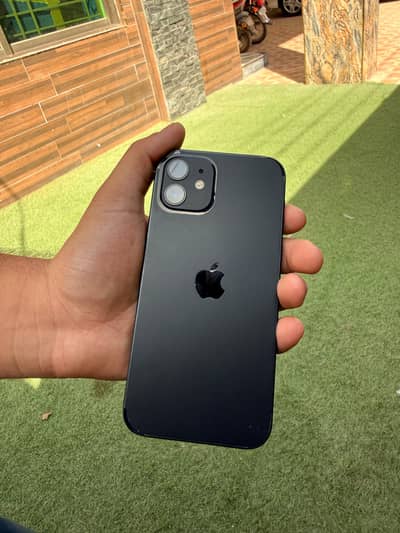 Iphone 12 factory unlocked 64gb 98%bh 4 month Sim time available 10/10