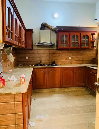 3 Bed Upper Portion for rent only for Gov Hiring