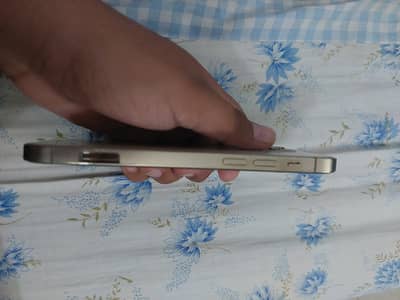 10 by 10 condition golden colour 73 battery percentage