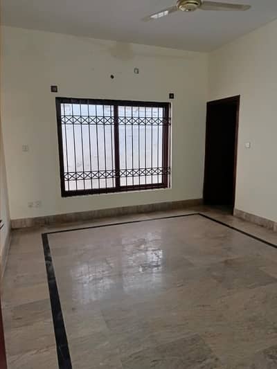 F-10 LUXURIOUS HOUSE FOR RENT EXCELLENT 500 SQY HOUSE PROPER AND MODERN FITTINGS, MARBLED FLOORING 3 BEDROOMS, 3 ATTACHED BATHROOMS, MARBLED FLOORING