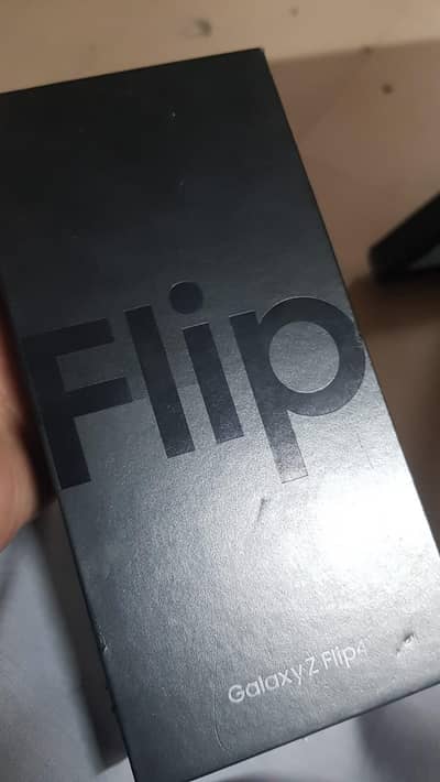 Z Flip 4 8/128 With Box  Only Sale No Exchange