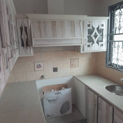 10 marla lower portion separate rashte ka sath