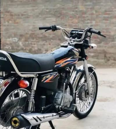 Honda 125cc bike urgent for sale 03708336174