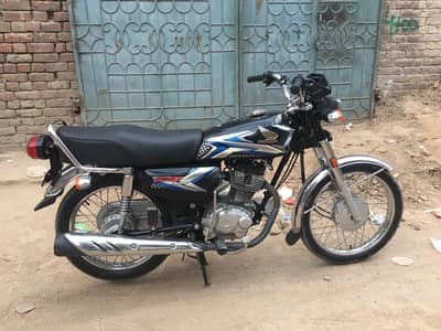 Honda CG 125 with black color  2025 model