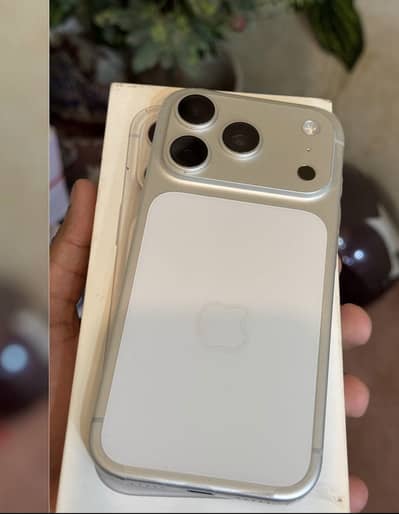 17 pro silver 100 health jv urjent sale full box avail