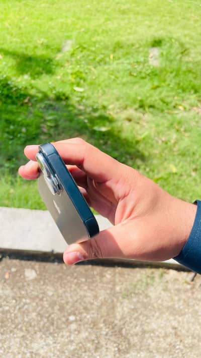 iphone 14 128gb J. V with Charger