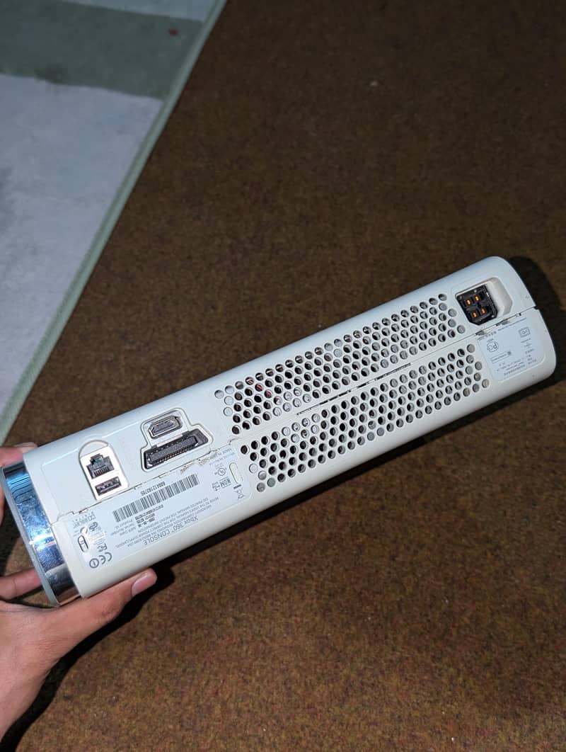 Xbox 360 with controller 1