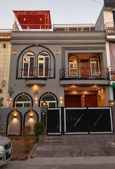 A BEAUTIFUL 5 HOUSE FOR SALE IN JINNAH BLOCK