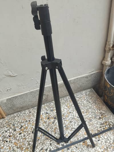 Tripod stand for DSLR