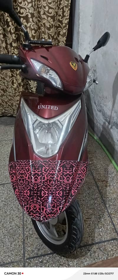 2019 model United scooty 100 cc best for male and female.