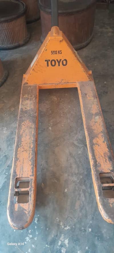 TOYO 5000 kg capacity hydraulic hand pallet