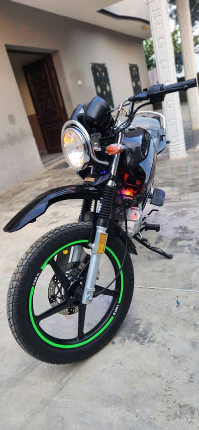 Yamaha YBR 125G 2023 – 3700 KM Driven – Urgent Sale – Like New