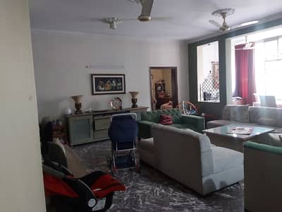 2 Kanal House For Sale On Prime Location