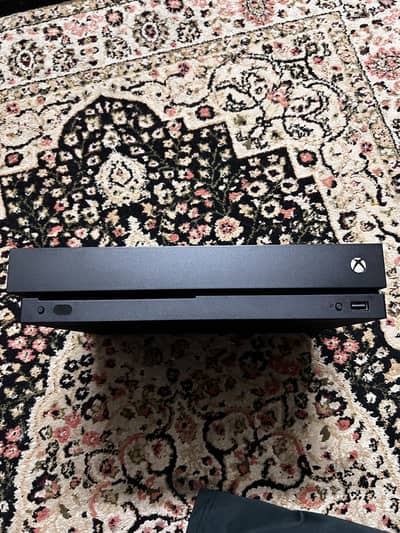 XBOX ONE X | 1 TB | 9/10 CONDITION