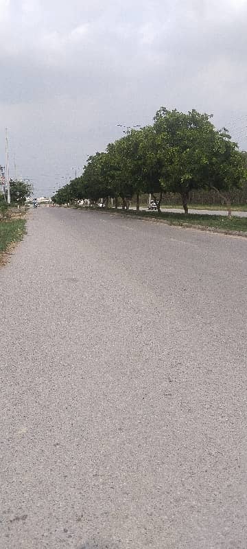 8 MARLA MAIN DOUBLE ROAD PLOT 11