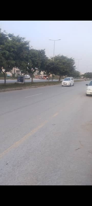 8 MARLA MAIN DOUBLE ROAD PLOT 9