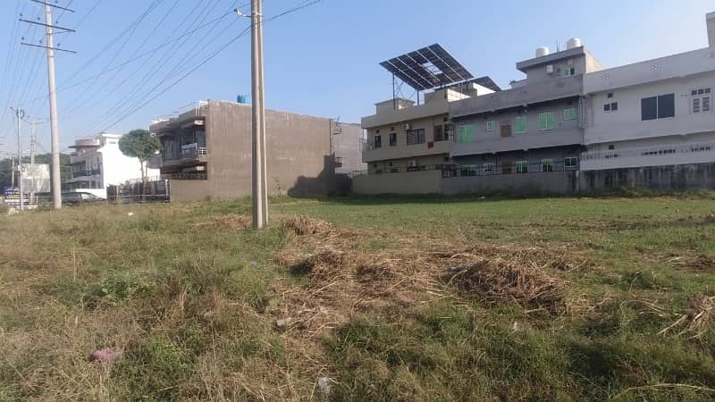 8 MARLA MAIN DOUBLE ROAD PLOT 4