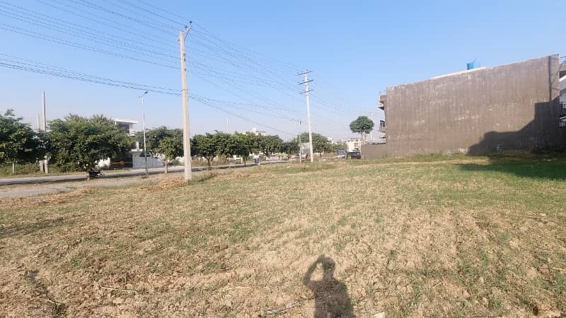 8 MARLA MAIN DOUBLE ROAD PLOT 14