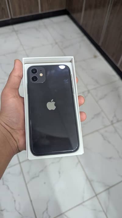 iPhone 11 non pta 10/10 with box