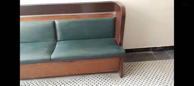 7 Seater L/U Shapesd Sofa set with wooden fitting and storage