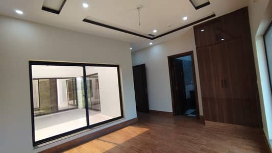 10 Marla Beautiful Lower Portion For Rent in Parkview City Lahore