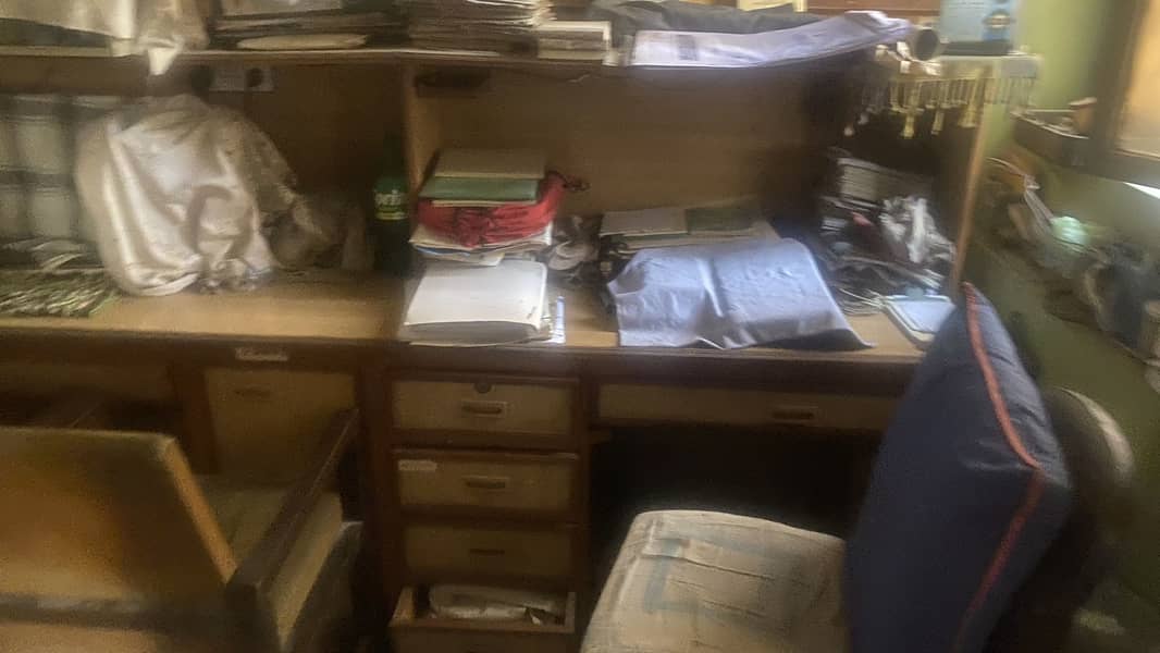 Computer table 0