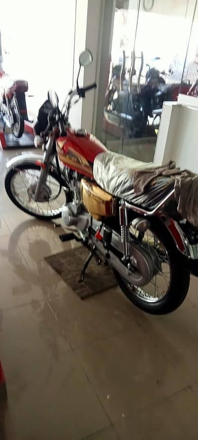 Honda 125 gold edition self start