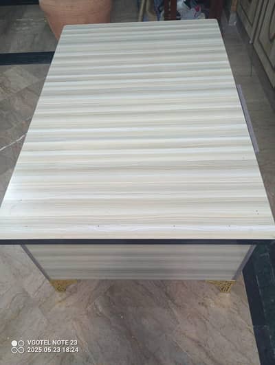 center table in good condition