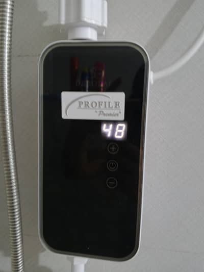 brand new Geyser only 1 month used.