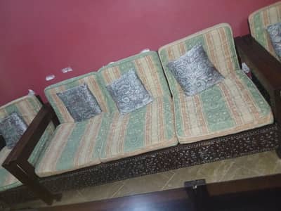 FIVE SEATER SOFA SET FOR SALE CONDITION  8/10