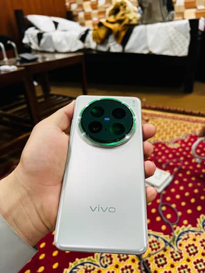 Vivo X200 Pro in Warranty 10/10 Condition with Complete Box