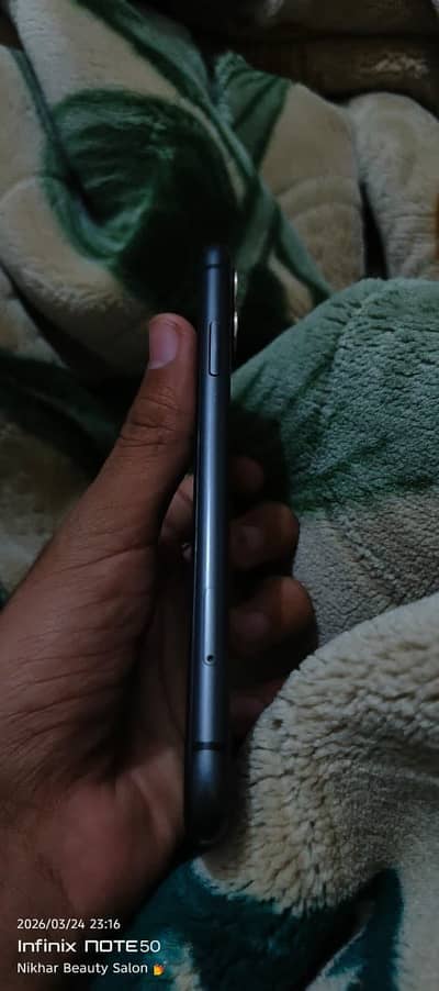 I phone 11 non pta factory unlocked 64GB