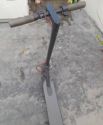 Xiaomi M365 Electric Scooter | Original Charger + 2 Spare Wheels