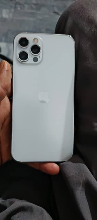 iPhone12 Pro 128 GB battery health 92