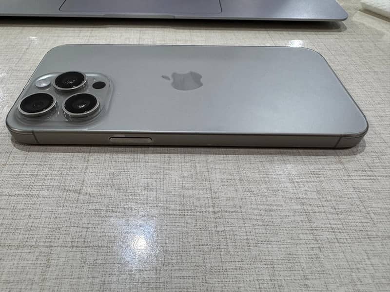 iPhone 15 pro max 0