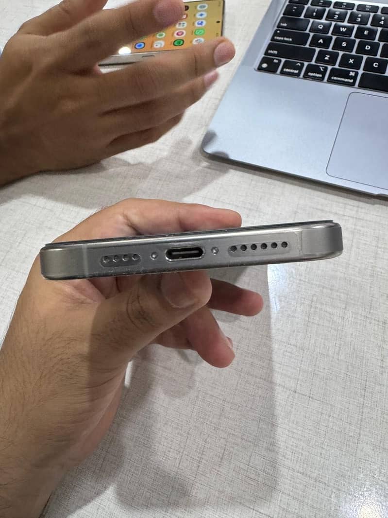 iPhone 15 pro max 1