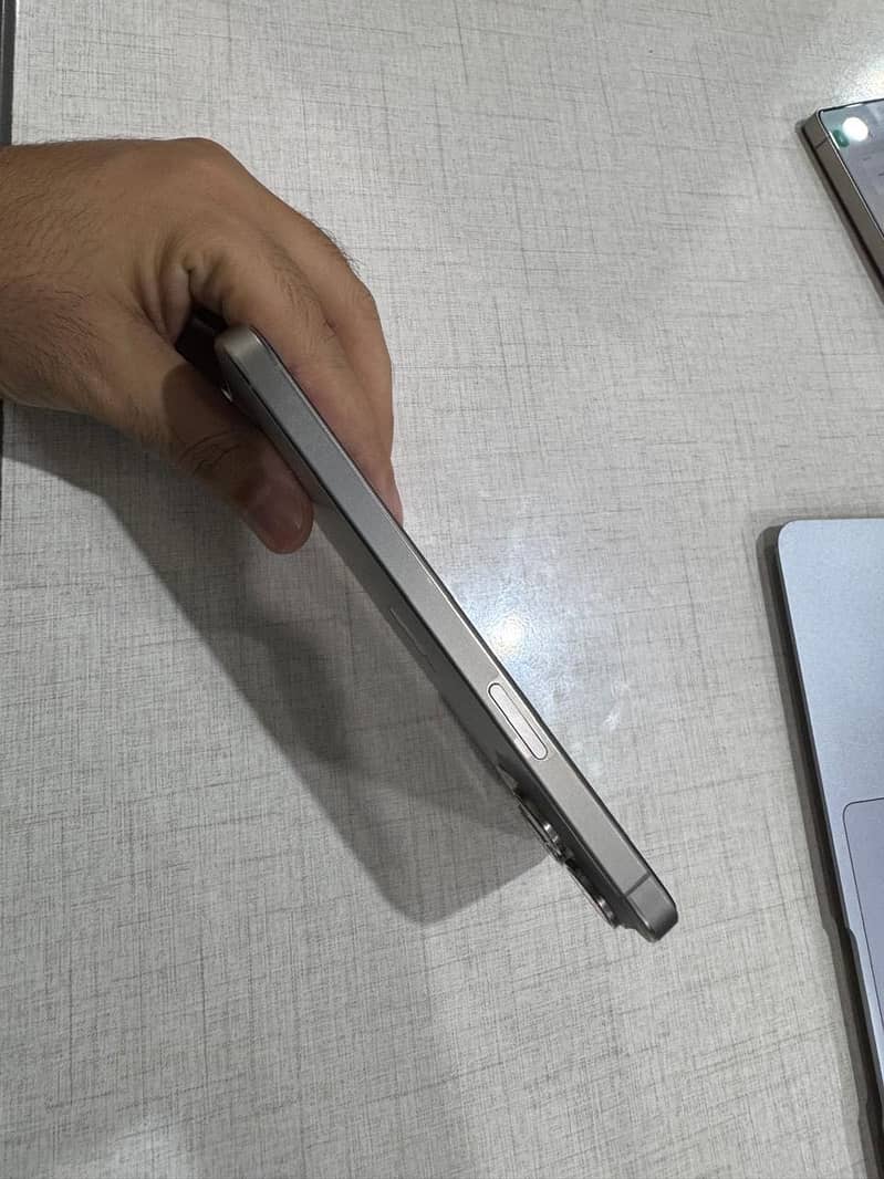 iPhone 15 pro max 2
