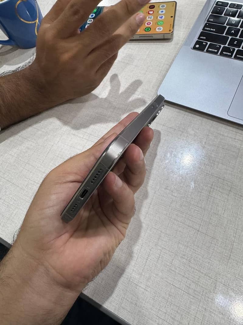iPhone 15 pro max 3