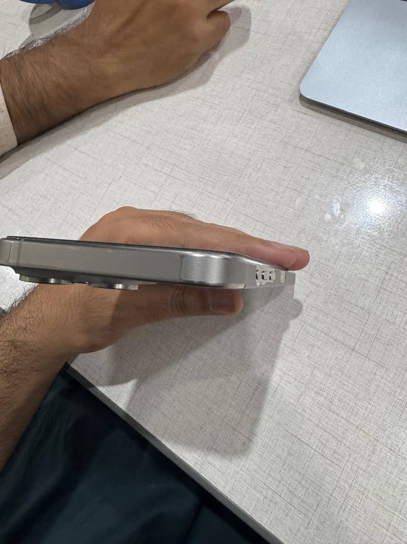 iPhone 15 pro max 4