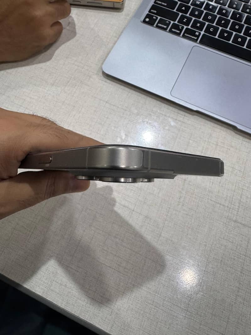 iPhone 15 pro max 5