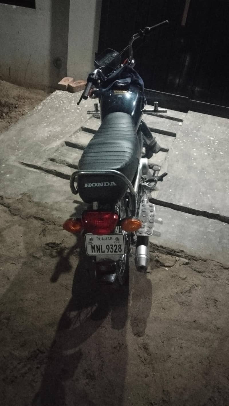 good condition buke 0.3. 2.3.  6.8. 6.9. 0.5. 5 Whatsapp num b ye 4