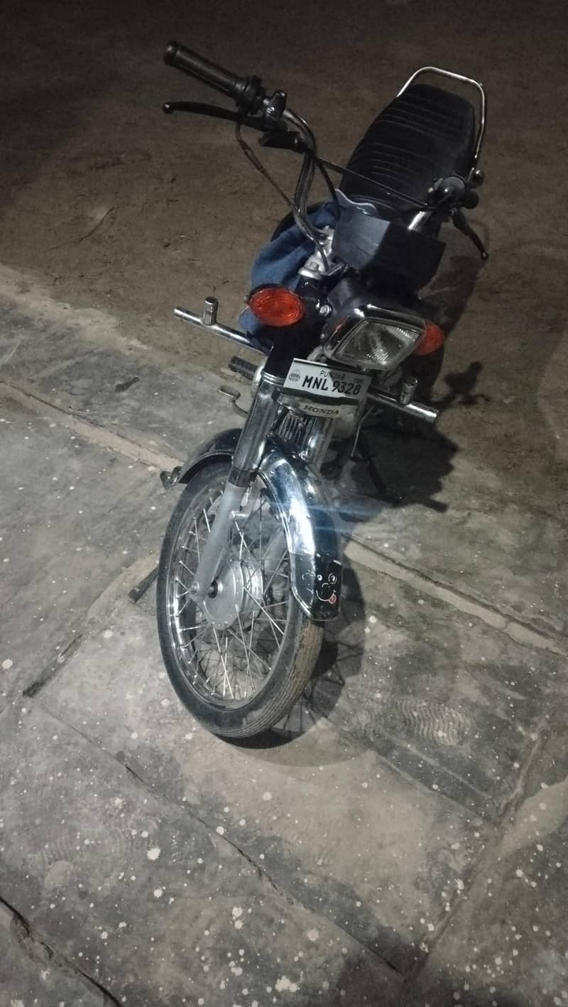 good condition buke 0.3. 2.3.  6.8. 6.9. 0.5. 5 Whatsapp num b ye 7