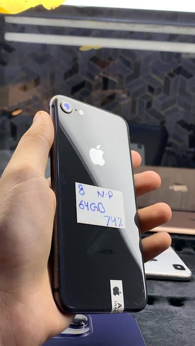 iPhone 8 64 GB  3 months Sim work ka ra ge battery health 76
