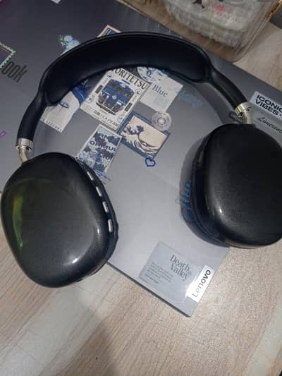 Wireless P9 headphones- with or without a charger.