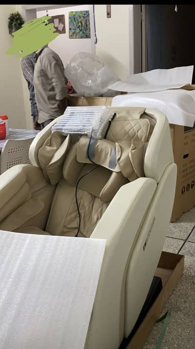 JC Buckman RefreshUs Massage Chair