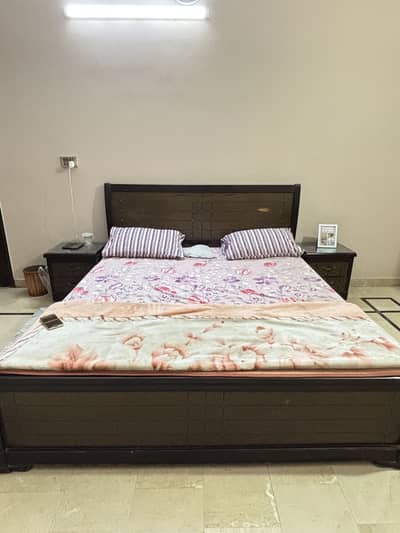 Bed with side tables and dressing (without mattress)