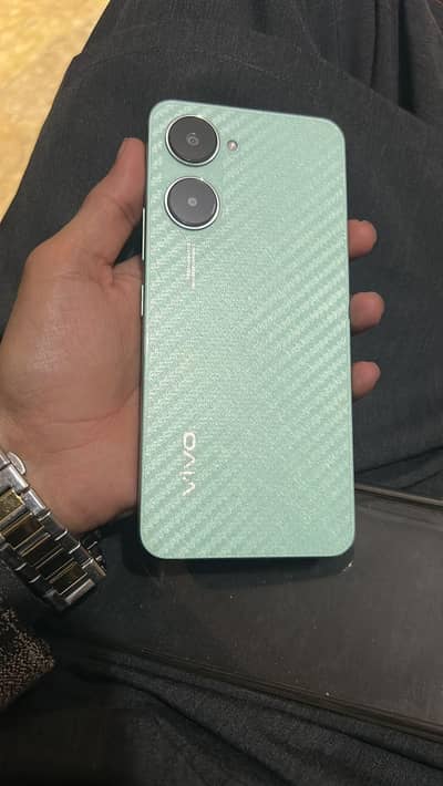 selling my brand new cell hardly used 3-4 months