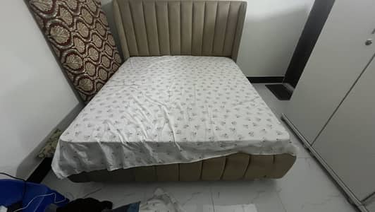 Bed set for sell urgent