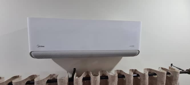 Midea Breezeless 1 Ton Inverter AC
