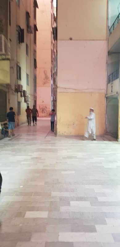 Flat For Sale 2 Bed Dd Johar Block 3A Near Munawara Chaurangi